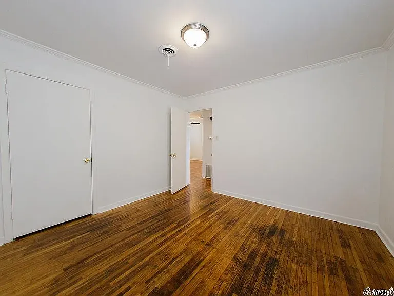 1126 W 47th St #B — Photo 3
