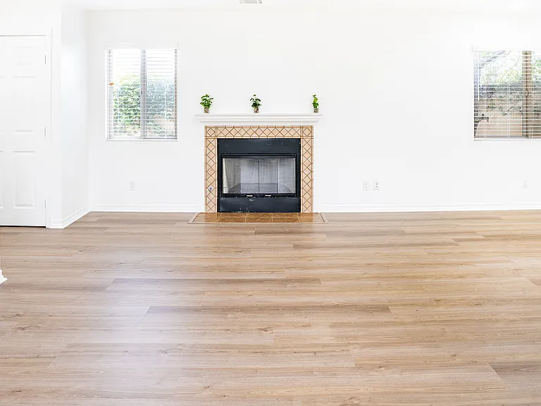 8330 Lilienthal Ave — Photo 6