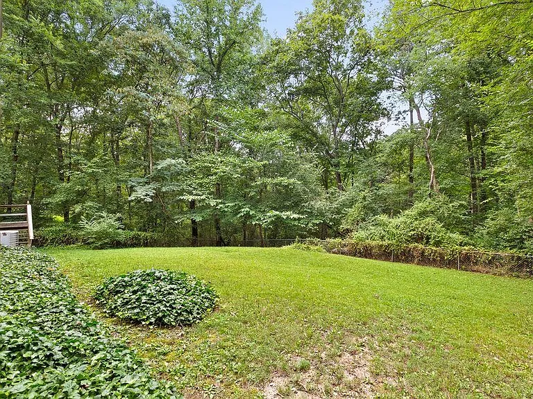 1619 Wendy Cir — Photo 2