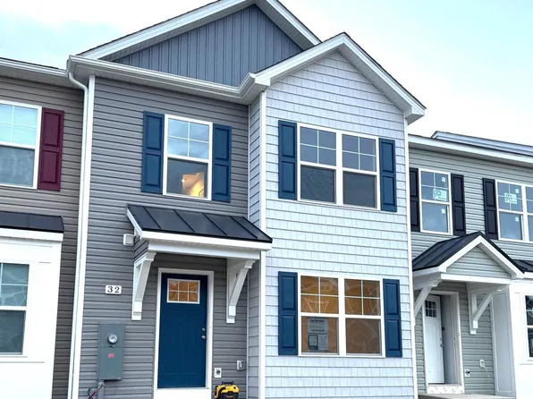 32 Moses Dr, Martinsburg, WV 25405
