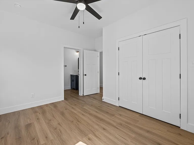 2414 E Glenwood Ave — Photo 7