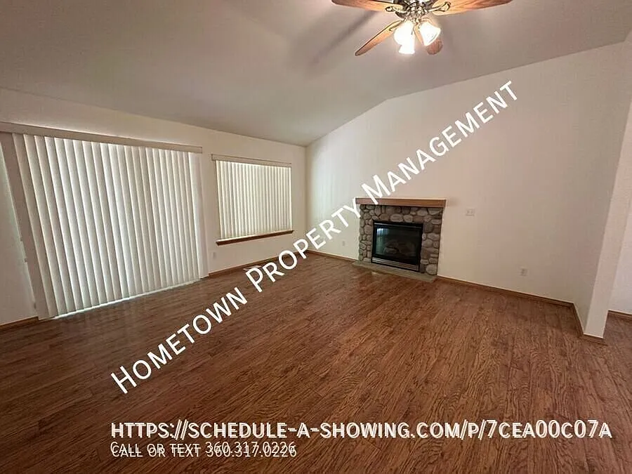 Gorgeous 4 Bed 2.5 Bath Home On Quiet Street - Available Now! — Photo 3