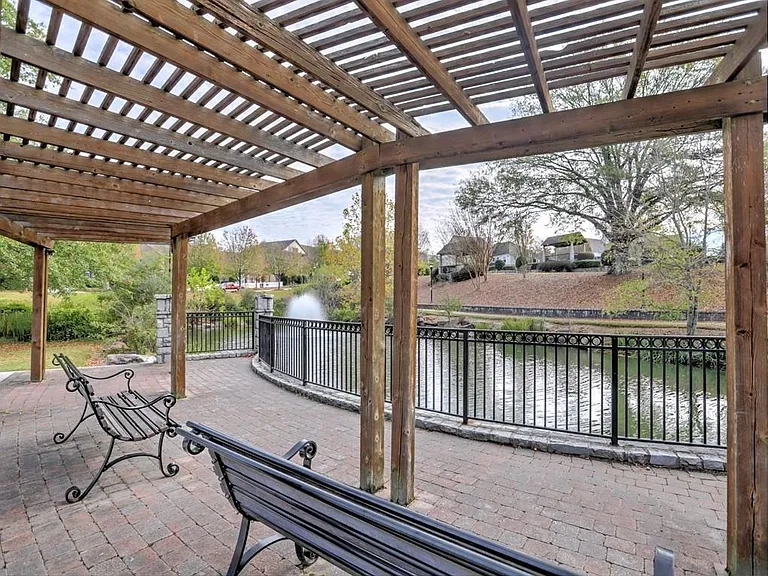 975 Odessa Dr NW — Photo 51