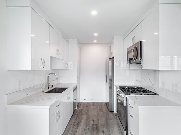 2nd image of 1112 11th St APT 1