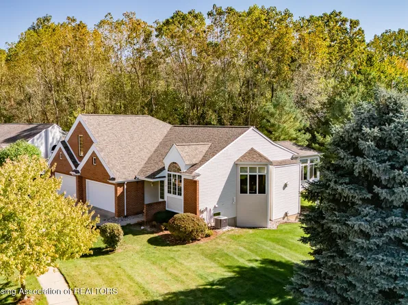 8 Aviemore Dr, Mason, MI 48854