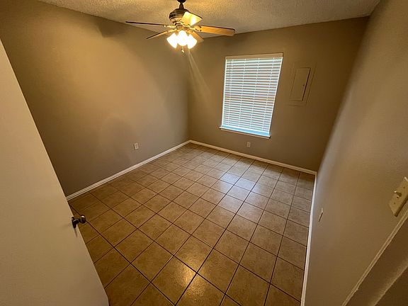 4th image of 1419 Colonnade Dr