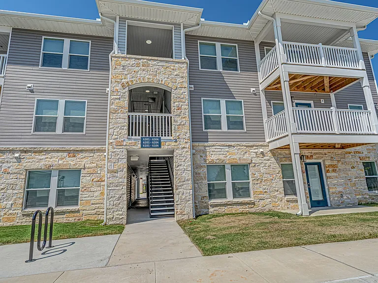 Summerdale Apartments — Photo 12
