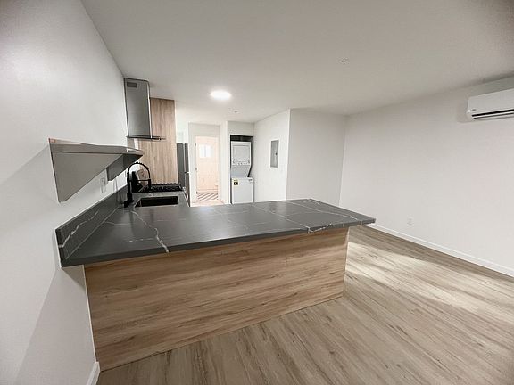 2nd image of 1577 N Fair Oaks Ave #11