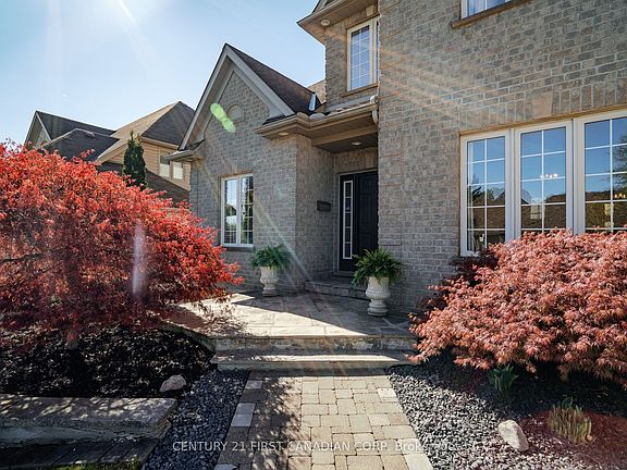 4th image of 932 Cranbrook Rd