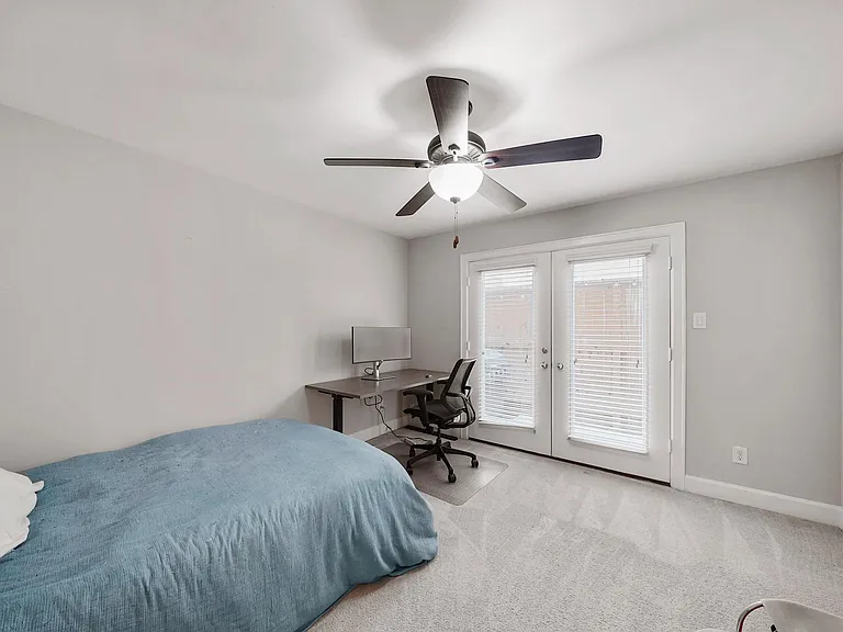 526 Westcross St — Photo 3