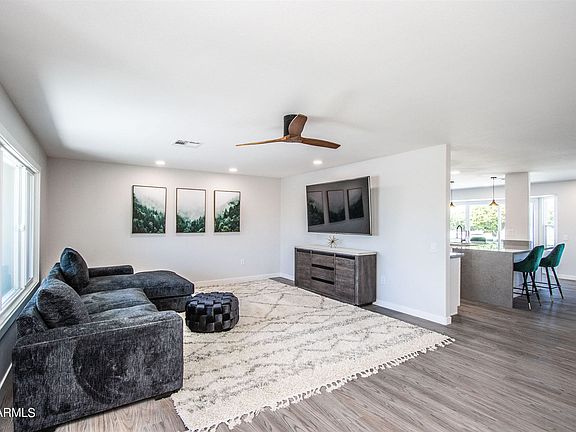 5th image of 12914 W Beechwood Dr