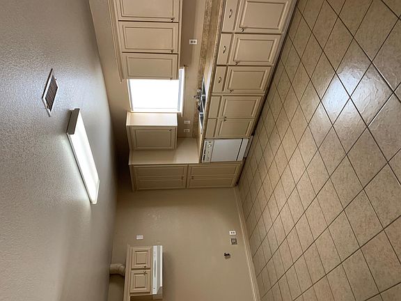 2nd image of 124 Blue Dr