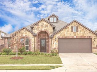 912 Longhorn Dr, Aubrey, TX 76227