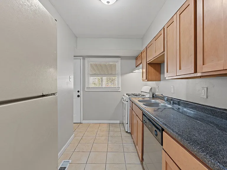 317 Cameron Rd — Photo 7