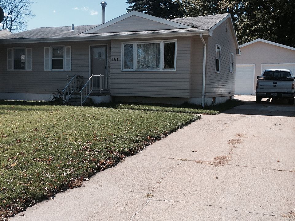 1st image of 3208 S 121st St