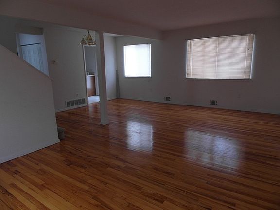 4th image of 9755 8th St