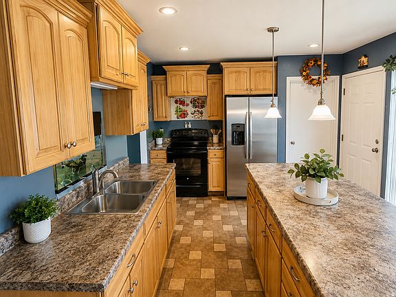 3rd image of 715 Lockwood Dr