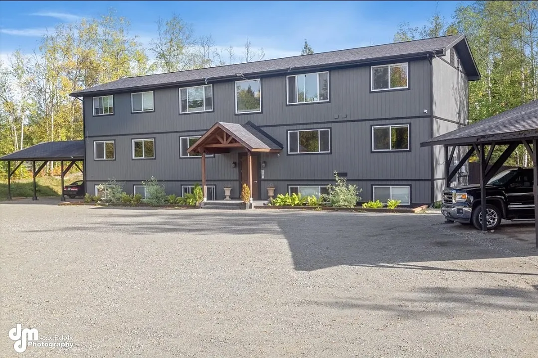 2131 W Melanie Ave — Photo 1