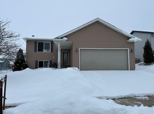 5427 Castleview Dr NW, Rochester, MN 55901