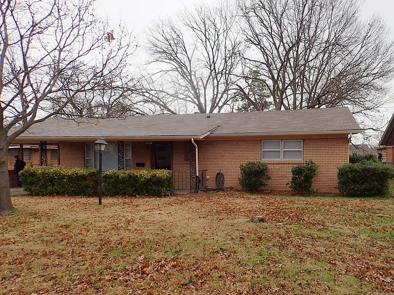 1216 Elmwood St — Photo 10