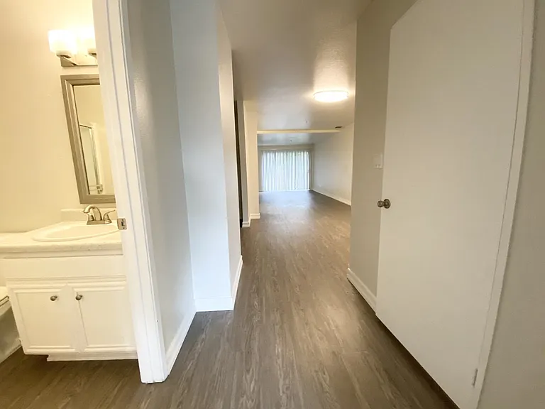 Chateau Spring Gardens Apartments — Photo 63