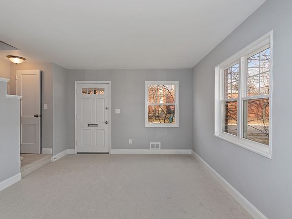 4th image of 4417 34th St
