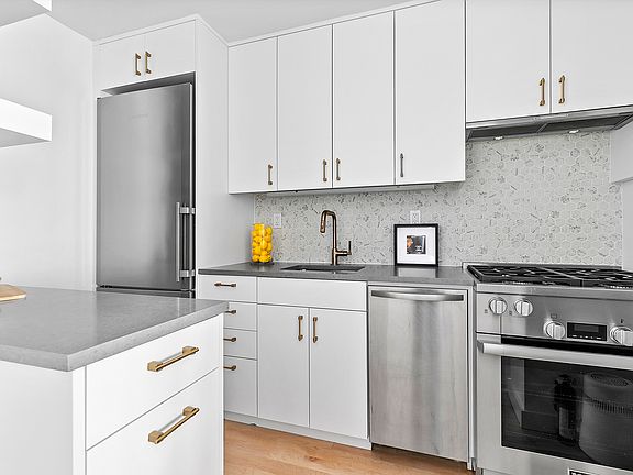 3rd image of 631 E 9th St APT 2B