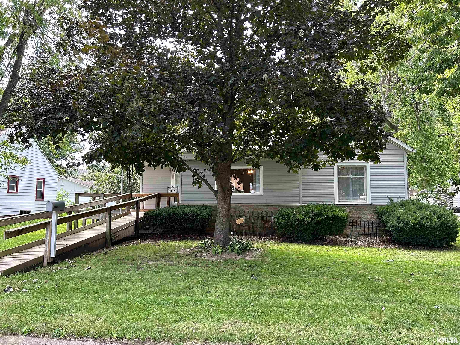 1419 N Finney St photo 1