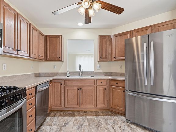 4th image of 398 Golden Oak Dr