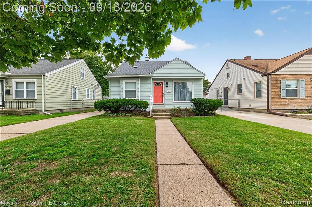 3 bed, 1.0 bath, 1008 sqft, $1,800 — Photo 1