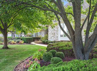 54 Stone Creek Dr, Lemont, IL 60439