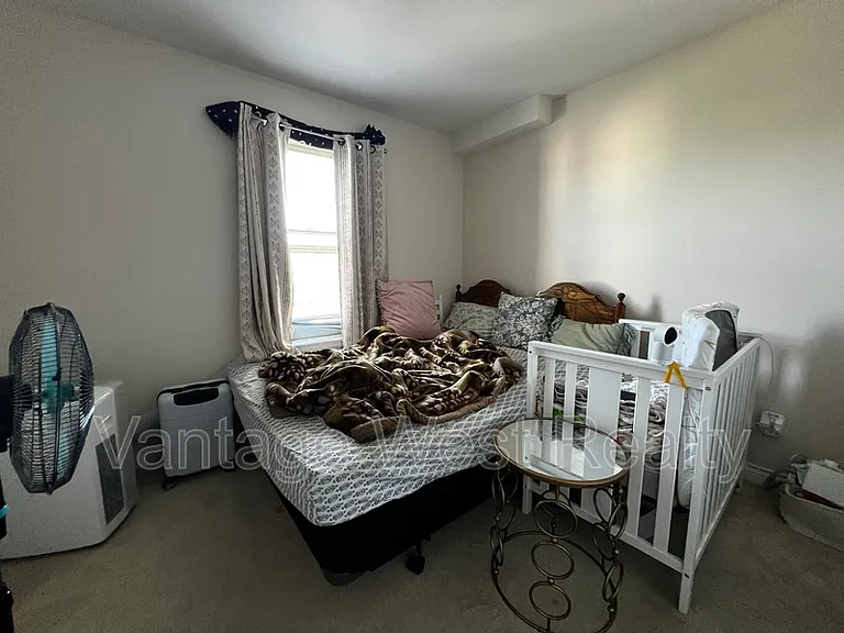 598 Sutherland Ave #402 — Photo 8