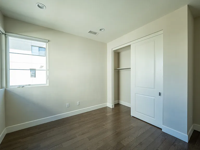 2nd Floor - Guest Room (2nd bedroom)