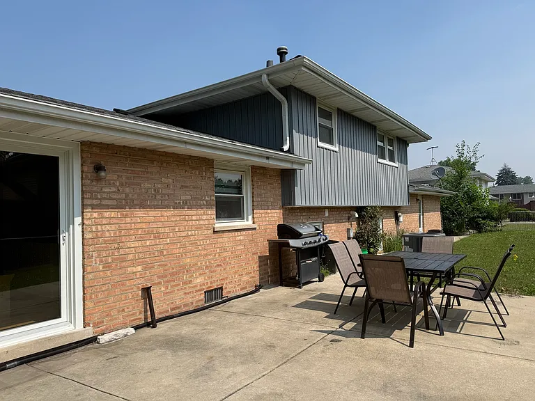 10507 S Terry Dr — Photo 2