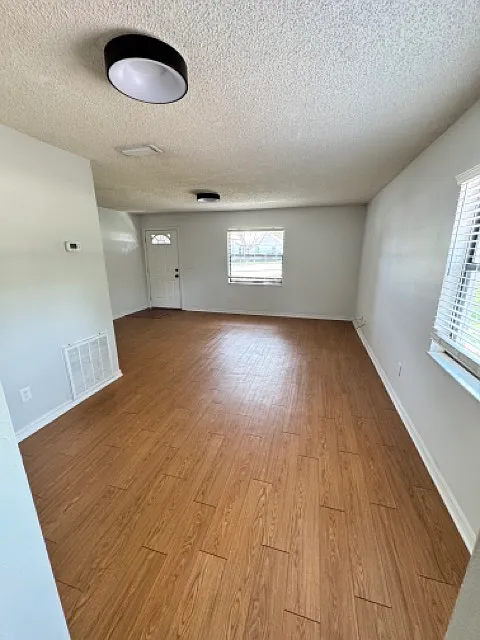 2 bed, 1000 sqft, $1,850 — Photo 2