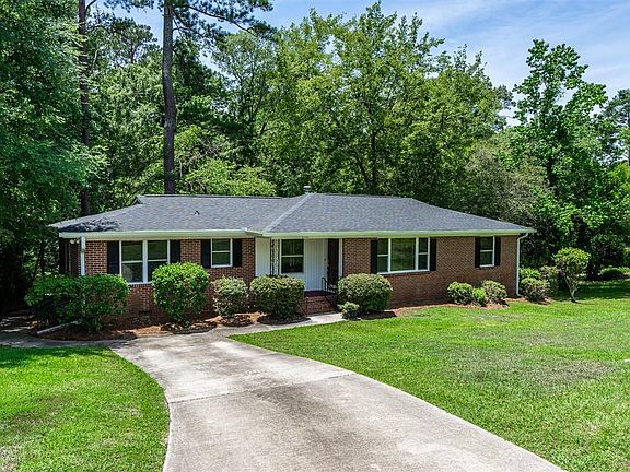 3rd image of 2758 Northwoods Dr S