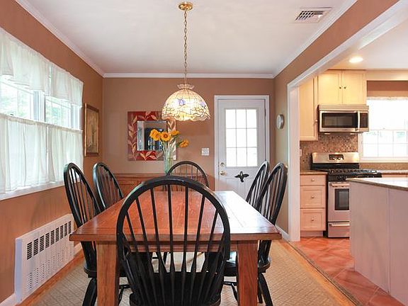 5th image of 23 Linden St