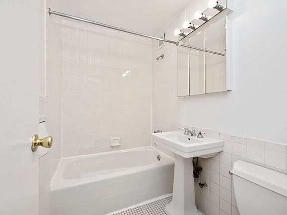 5th image of 154 W 70th St APT 8d