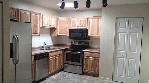 5th image of 1015 Baywood Dr APT B