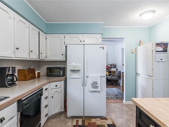 4th image of 205 N Clay St