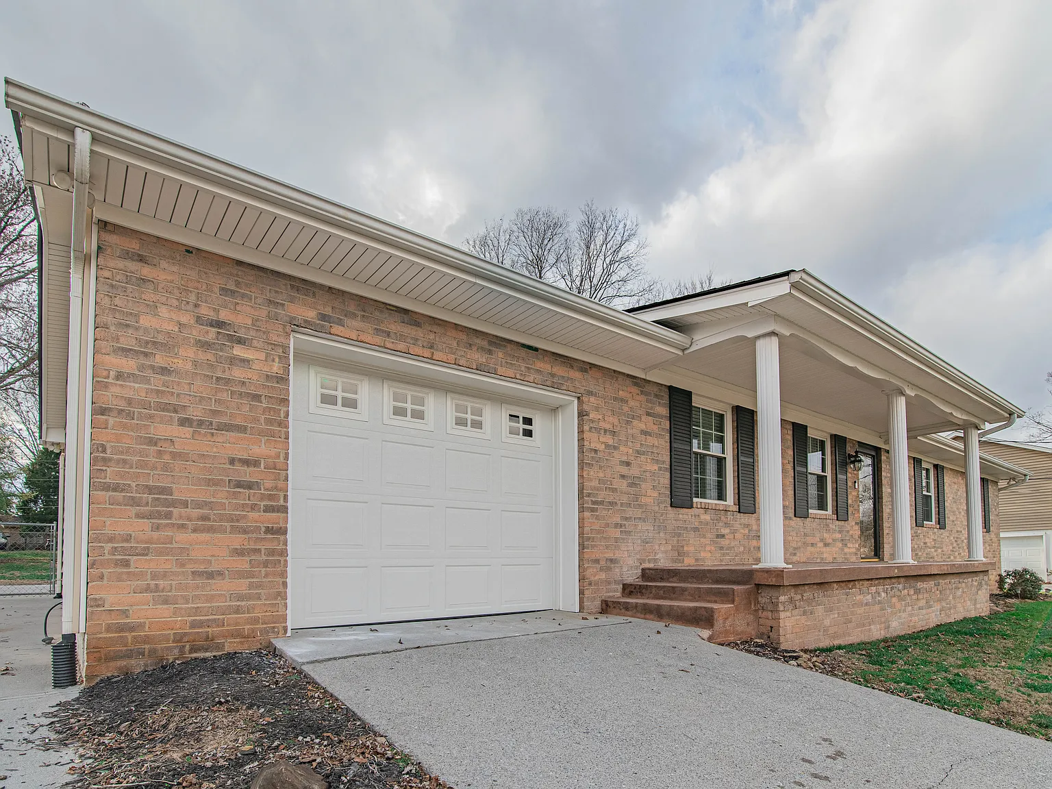 3 bed, 1.5 bath, 1248 sqft, $4,200 — Photo 1