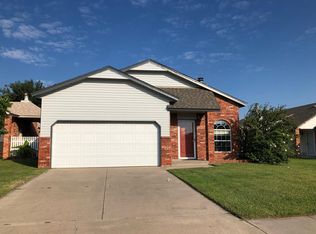 2605 Briarcliff Dr, Moore, OK 73170