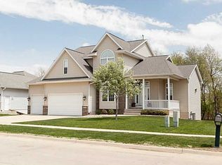 6116 Gibson Dr NE, Cedar Rapids, IA 52411