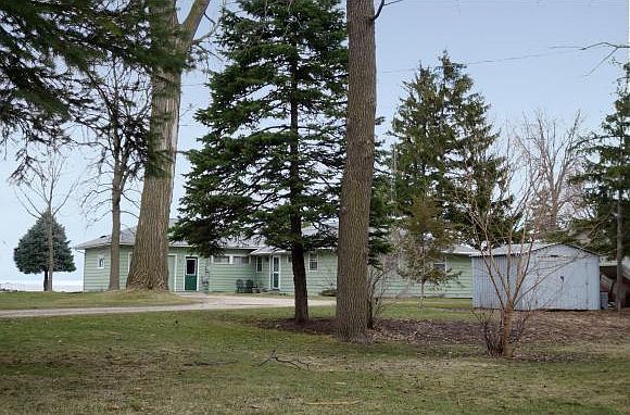 1st image of 435 Willow Dr