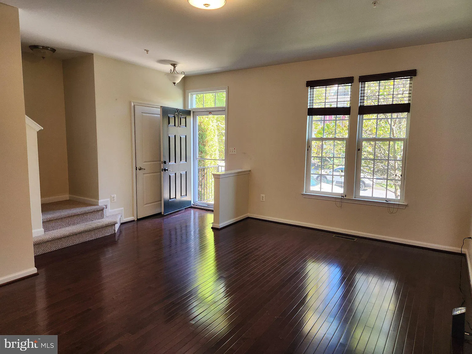 3 bed, 3.5 bath, 1760 sqft, $2,900 — Photo 2