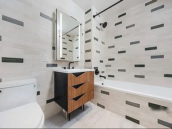 5th image of 1510 Gates Ave #403