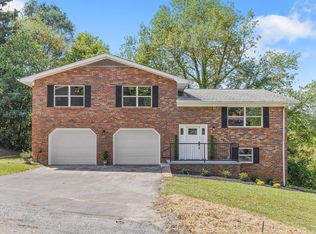 1112 Charwood Ln, Hixson, TN 37343