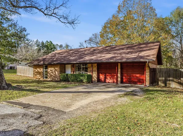 4418 Shady Ln, Huntsville, TX 77320