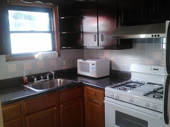 3rd image of 899 N Railroad Ave