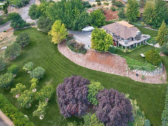 2nd image of 21 Orchard Dr